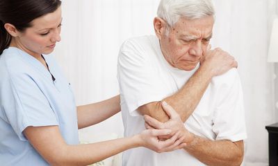 Bệnh viêm khớp dạng thấp ở người cao tuổi – Làm sao chữa trị?