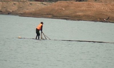 Trục vớt thi thể người đàn ông bị đuối nước trên lòng hồ sông Đà