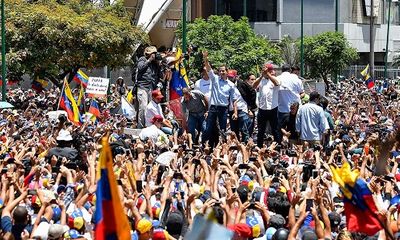 Căng thẳng tại Venezuela dâng cao: Hàng chục nghìn người xuống đường biểu tình
