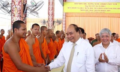 Thủ tướng thăm, chúc Tết Chôl Chnăm Thmây tại Học viện Phật giáo Nam tông Khmer