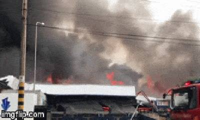 Video: Hiện trường vụ cháy dữ dội tại KCN Sóng Thần 2, hàng ngàn công nhân tháo chạy