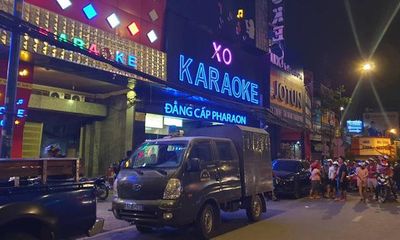 Hàng chục công an phong tỏa, khám xét quán karaoke của đại gia Phúc XO lúc nửa đêm