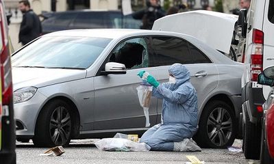 Cảnh sát Anh nổ súng bắt nghi phạm đâm liên tiếp vào xe của đại sứ Ukraine