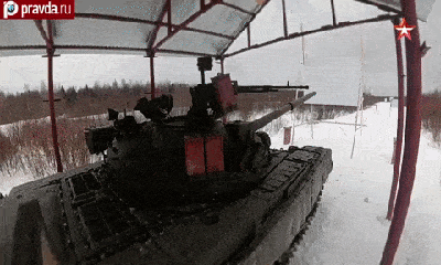 Video: Cận cảnh xe tăng bay T-80 của Nga khai hỏa 