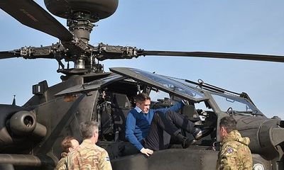5 máy bay trực thăng Apache của Anh bất ngờ tới gần biên giới Nga