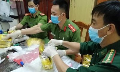 Khám nhà các nghi phạm trong vụ bắt giữ gần 1 tấn ma túy đá ở Nghệ An