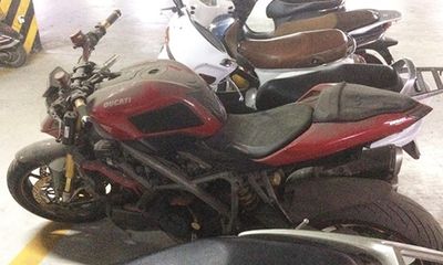 Dân chơi xe tiếc nuối khi thấy Ducati Streetfighter hơn nửa tỷ để phủ bụi ở Hà Nội