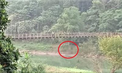 Tá hỏa phát hiện thi thể thanh niên treo lơ lửng giữa cầu ở Hà Giang