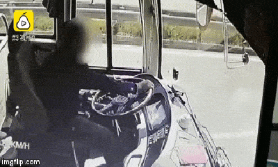 Video: Hành khách bắn khỏi ghế vì tài xế mải nghe điện thoại khi lái xe