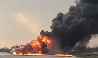 Nhân chứng vụ cháy máy bay 41 người chết ở Nga: Phi cơ nảy lên, đập xuống rồi chìm trong biển lửa