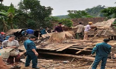 Nghệ An: Lốc xoáy làm hơn 30 nhà dân bị tốc mái, sét đánh chết trâu