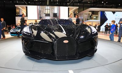 Bị đồn đoán là chủ nhân của siêu xe Bugatti 19 triệu USD, Cristiano Ronaldo nói gì?
