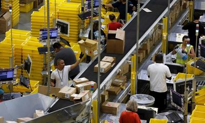 Amazon có robot tự đóng gói đơn hàng, thay thế hàng ngàn nhân viên