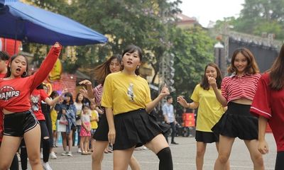 Fan Hà Thành “tan chảy” trước màn biểu diễn cực nóng của AMEE, Phương Ly, Suni Hạ Linh tại đêm nhạc Phố Hàng Nóng 