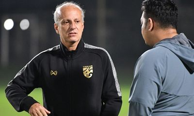 “Ông lớn” Muangthong United chi tiền mời HLV U23 Thái Lan về ngồi 