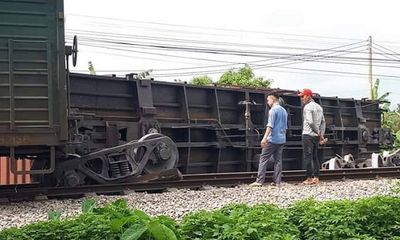 Nguyên nhân tàu hỏa trật bánh tại Nam Định khiến đường sắt Bắc-Nam tê liệt