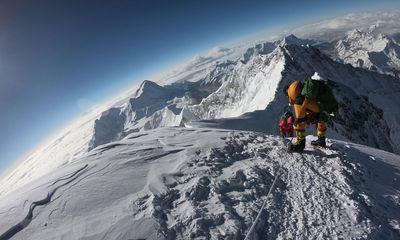 Đua nhau chinh phục đỉnh Everest, 10 người thiệt mạng trong mùa leo núi 2019