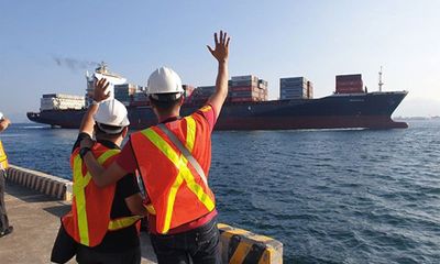 Philippines điều tàu chở hàng mang 69 container rác trả về cho Canada