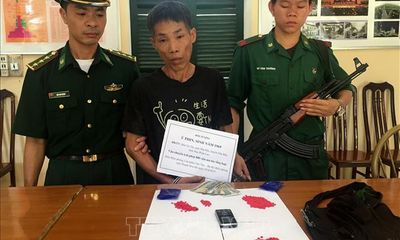 Bắt đối tượng người Lào vận chuyển 800 viên hồng phiến vào Việt Nam tiêu thụ