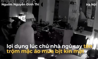 Video: Tên trộm táo tợn đột nhập nhà dân lấy 3 chiếc xe máy