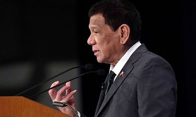 Tổng thống Philippines bất ngờ thừa nhận 'đã từng là người đồng tính' 
