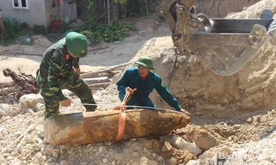 Video: Tiến hành hủy nổ quả bom 350 kg ở Nghệ An 