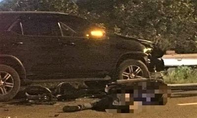 Chạy xe máy ngược chiều trên Đại lộ Thăng Long, thanh niên tử vong sau va chạm với ô tô