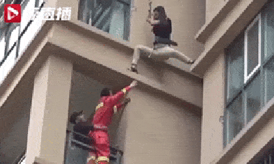 Video: Bị bạn trai đuổi đánh, cô gái chạy trốn bằng cách trèo qua cửa sổ tầng 6 