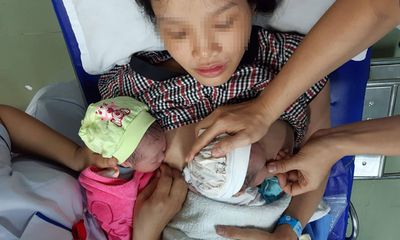 Quảng Nam: Bé song sinh bất ngờ bị mẹ đẻ rơi tại nhà vệ sinh