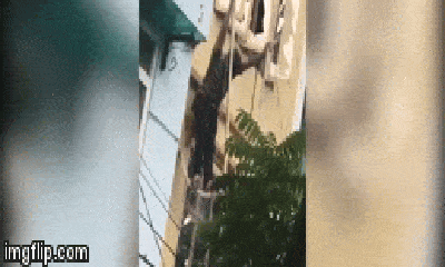 Video: Thanh niên ngáo đá cố thủ trên ban công tầng 3 khiến người dân kinh hãi