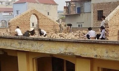 Vụ bắt học sinh đẽo gạch trên mái nhà: Hình phạt chưa thể hiện tính nhân ái của thầy cô
