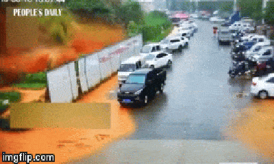Video: Lở đất kinh hoàng như phim viễn tưởng, nhấn chìm hàng chục ô tô