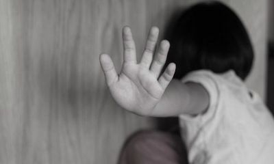 Bạc Liêu: Khởi tố gã hàng xóm dâm ô bé gái 7 tuổi