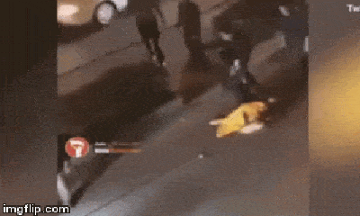 Video: Kinh hoàng cảnh người phụ nữ bị đánh và kéo lê ngoài đường vì không đội khăn trùm đầu