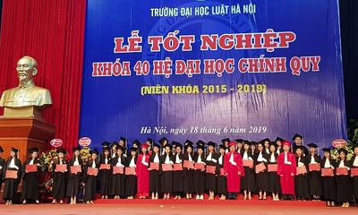 Trường Đại học Luật Hà Nội tổ chức lễ trao bằng tốt nghiệp cho 1831 tân cử nhân Luật