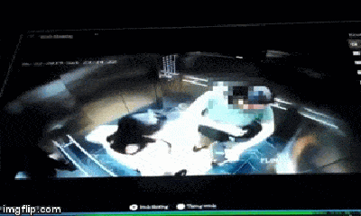 Video: Ngán ngẩm 2 người phụ nữ dùng mũ bảo hiểm che camera để tiểu bậy trong thang máy