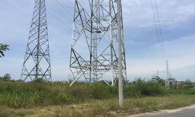 Đà Nẵng: Nam thanh niên bất ngờ leo lên trụ điện cao thế rồi rơi xuống đất tử vong