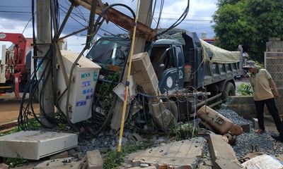 Xe tải gây tai nạn liên hoàn khiến 1 người chết, 600 hộ dân mất điện