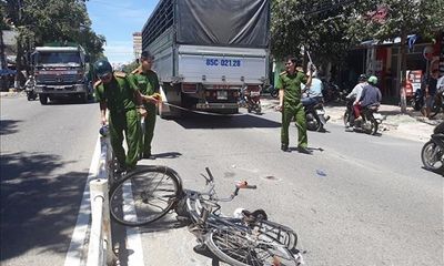 Băng qua dải phân cách, người phụ nữ bị xe tải tông tử vong tại Ninh Thuận