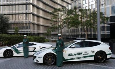 Choáng ngợp với dàn siêu xe đắt đỏ của cảnh sát Dubai