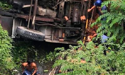 Vụ xe cẩu tông ô tô rơi xuống kênh nước ở Bến Tre: Số nạn nhân tử vong tăng lên 3
