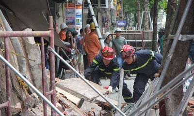 Hà Nội: Hiện trường ngổn ngang vụ sập nhà 2 tầng trên phố Hàng Bông