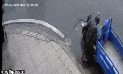 Video: Trộm mặc áo mưa, bẻ khóa 