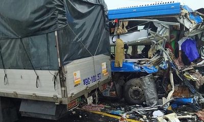 Xe khách gây tai nạn liên hoàn trên quốc lộ 1A, 10 hành khách nhập viện cấp cứu