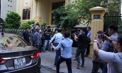 Vụ dâm ô bé gái trong thang máy: Bất ngờ điều tra bàn tay trái của ông Nguyễn Hữu Linh