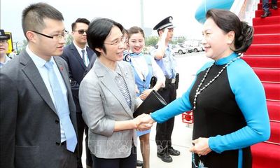 Chủ tịch Quốc hội Nguyễn Thị Kim Ngân tới Giang Tô, bắt đầu thăm chính thức Trung Quốc