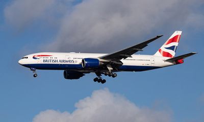 Khỏa thân chạy trong khách sạn, 3 nhân viên của hãng hàng không Anh bị đình chỉ bay 