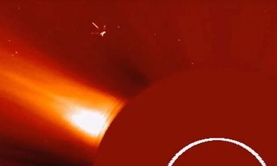 Thêm bằng chứng UFO xuất hiện ngoài Trạm Vũ trụ Quốc tế trong ảnh của NASA