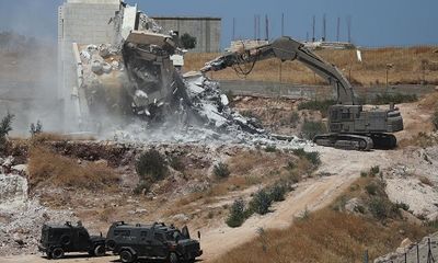 Israel phá hủy hàng trăm ngôi nhà của người Palestine gần Bờ Tây
