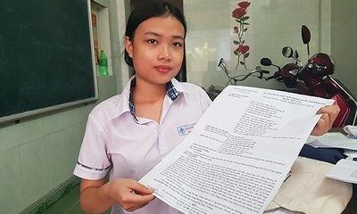 Nữ sinh làm bài thi THPT quốc gia trên khổ giấy A3 bất ngờ nhận món quà đặc biệt